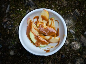 easy backpacking desserts - apple dip